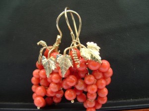 Orecchini grappolo di vite corallo rosso - 1076988291685